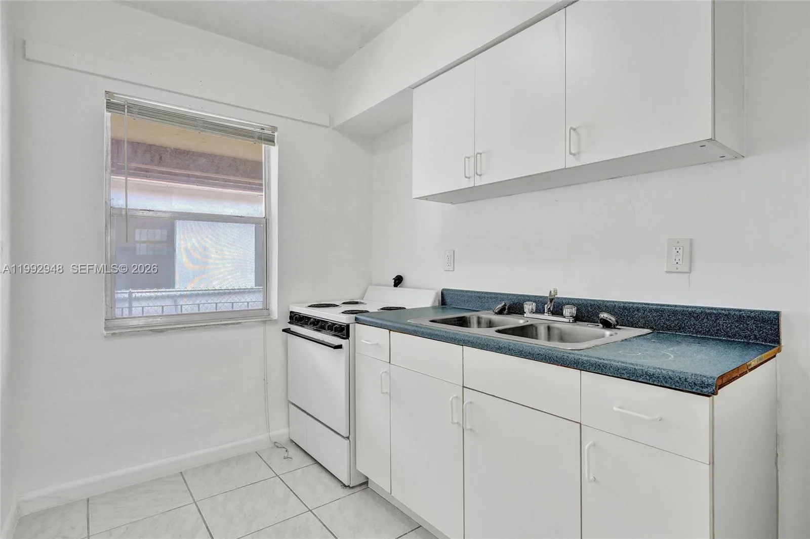 724 NW 6th St, Hallandale Beach, FL 33009 photo 10