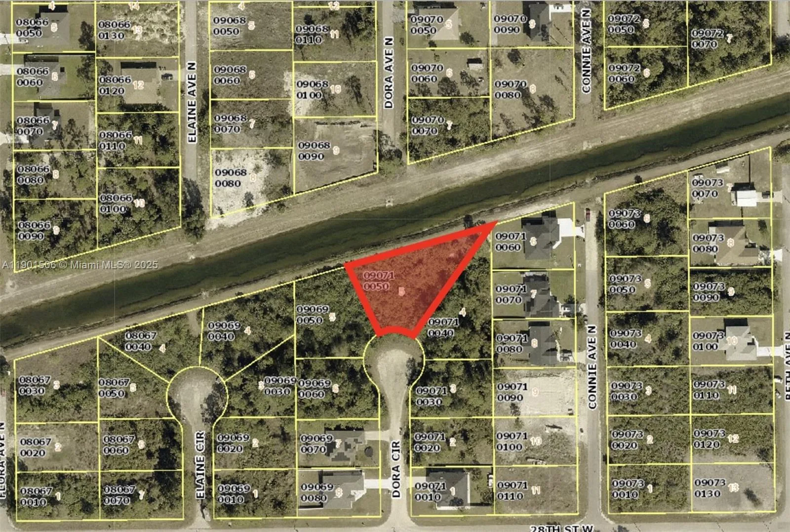 2808 Dora Cir, Lehigh Acres, FL 33971 photo 5