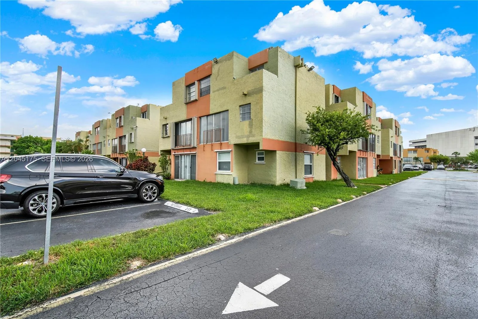 9390 W Flagler St # 218F, Miami, FL 33174