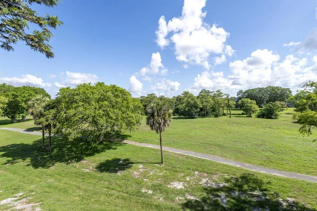 6061 N FALLS CIR Drive # 402, Lauderhill, FL 33319 photo 3