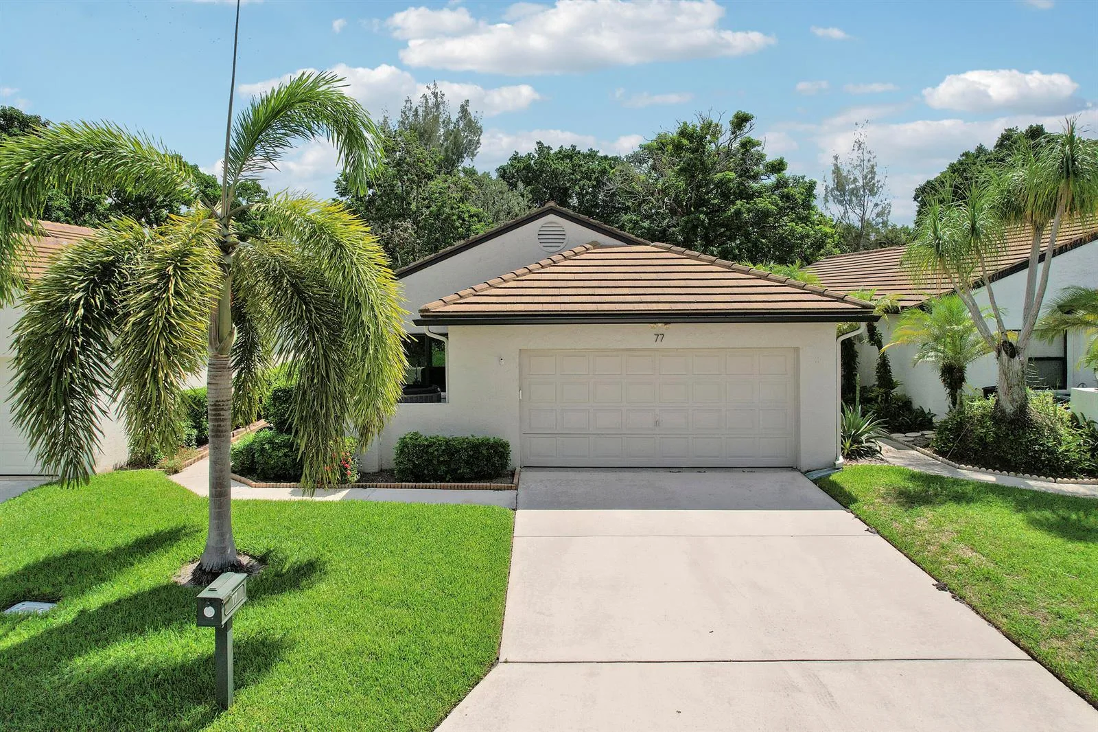 77 Ironwood Way N, Palm Beach Gardens, FL 33418