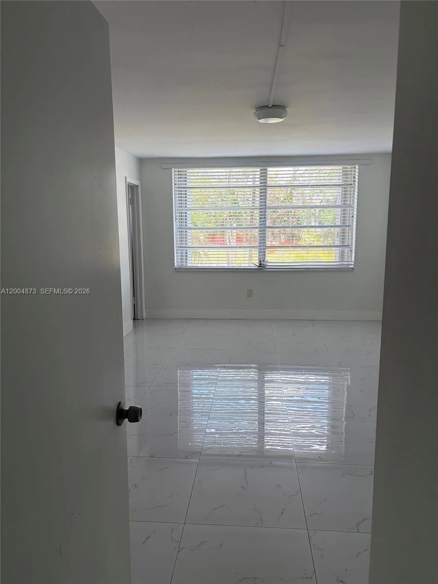 1401 NE 191st St # D201, Miami, FL 33179 photo 4