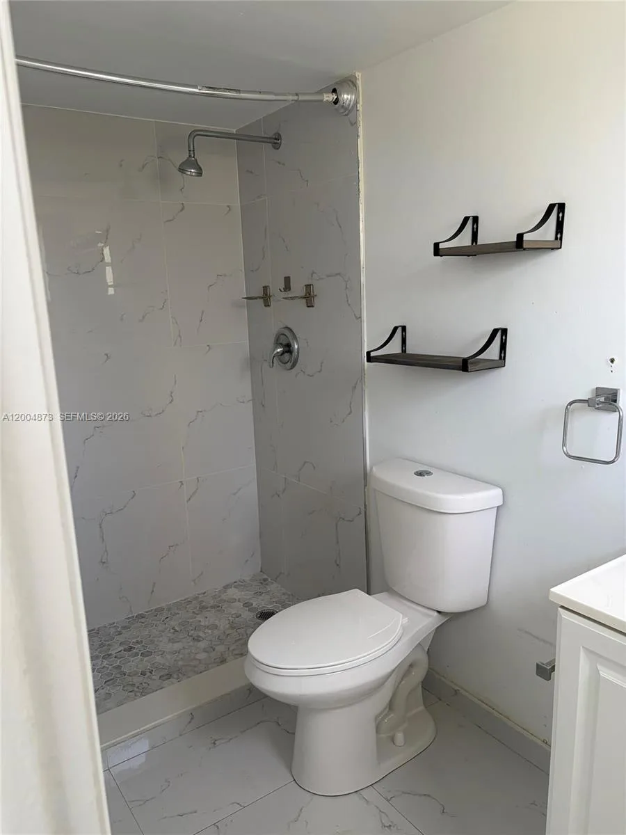 1401 NE 191st St # D201, Miami, FL 33179 photo 6
