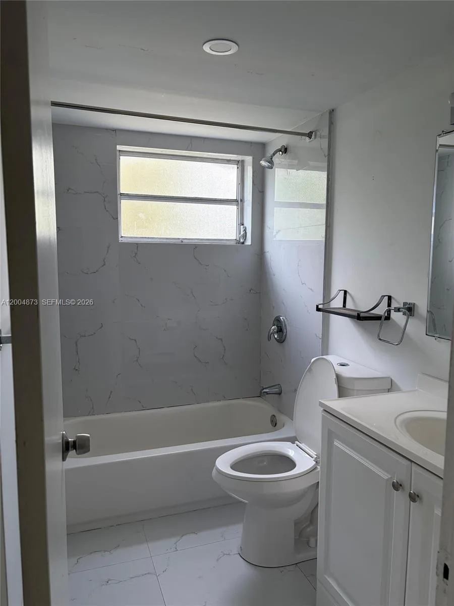 1401 NE 191st St # D201, Miami, FL 33179 photo 8