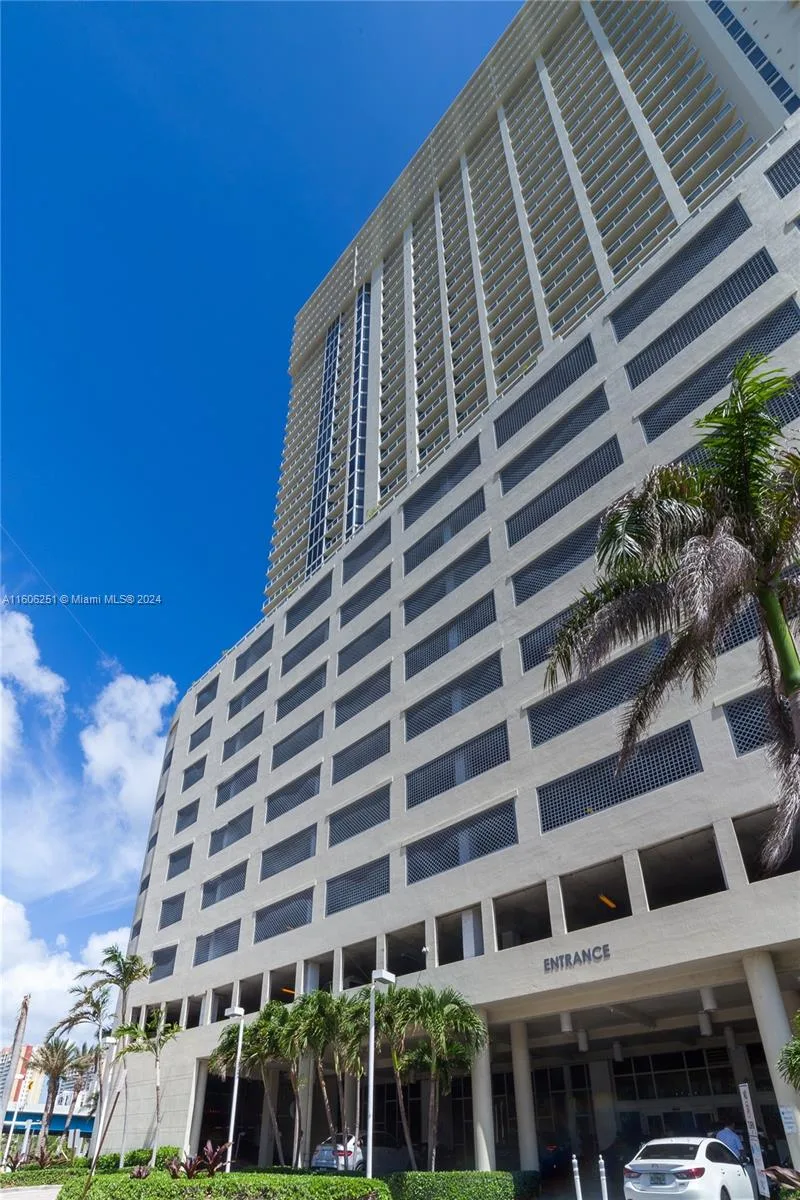 16699 Collins Ave(avlbnow) # 3707, Sunny Isles Beach, FL 33160