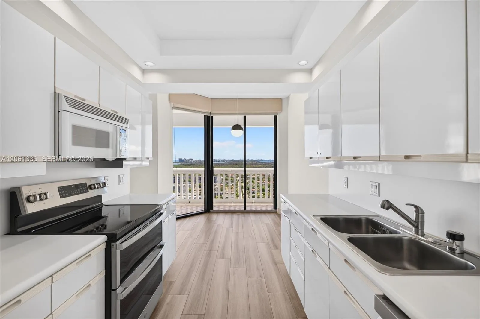 2000 Island Blvd # 3008, Aventura, FL 33160