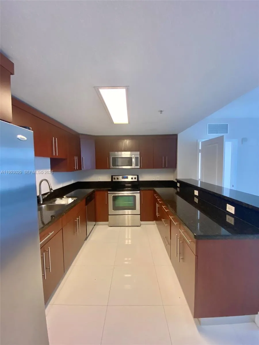 170 SE 14th St # 2208, Miami, FL 33131 photo 2