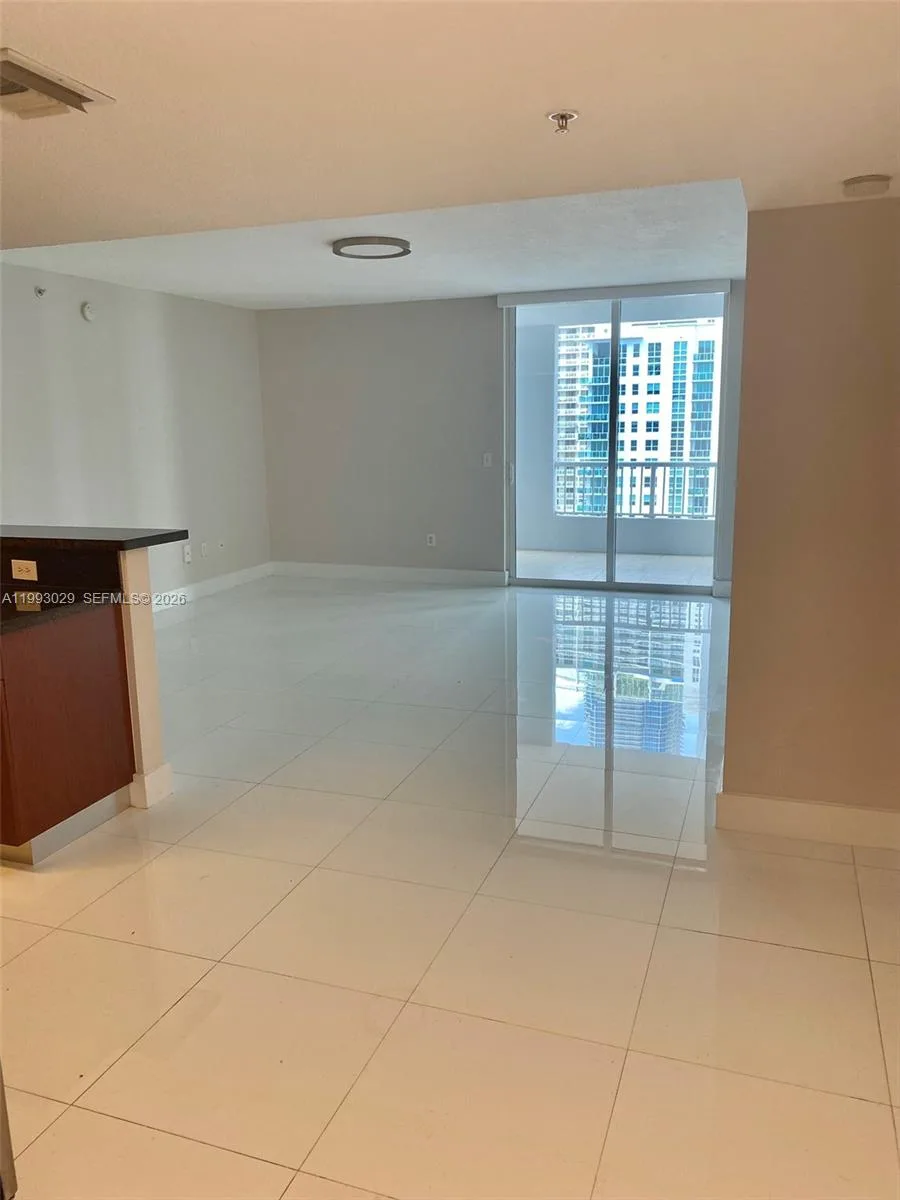 170 SE 14th St # 2208, Miami, FL 33131 photo 4