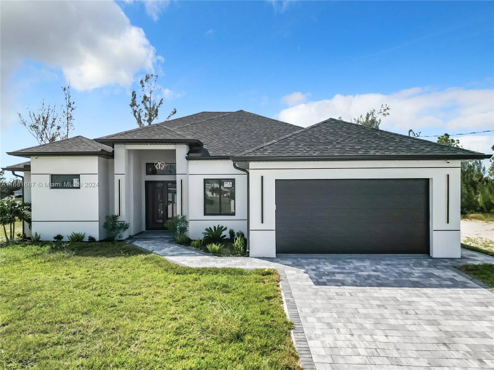 3632 NE 9th Pl, Cape Coral, FL 33909 photo 2