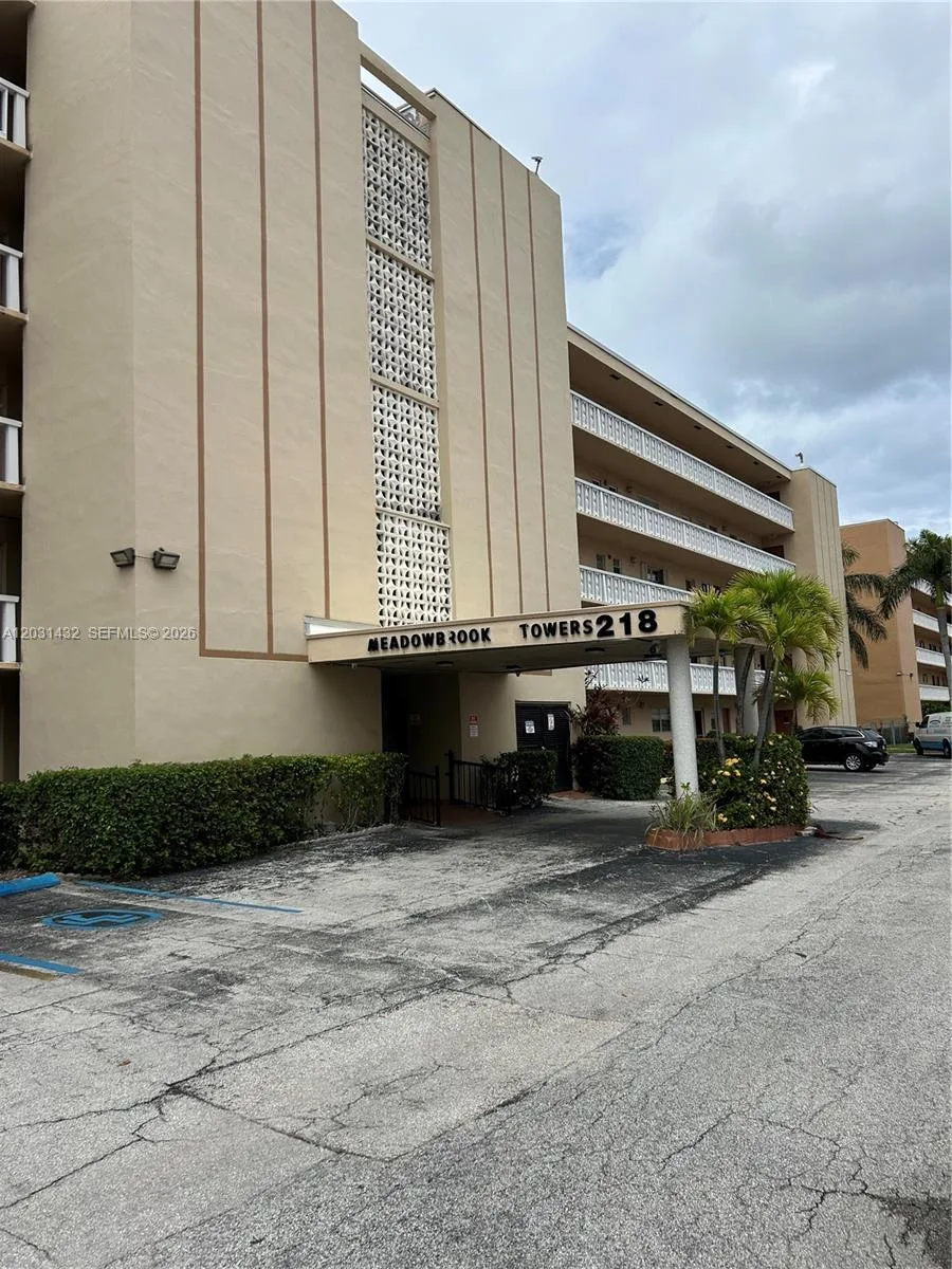 218 NE 12th Ave # 203, Hallandale Beach, FL 33009