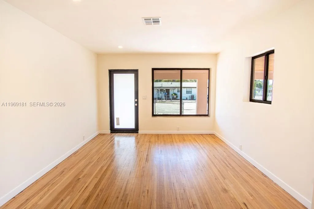 415 E 52nd St, Hialeah, FL 33013 photo 2