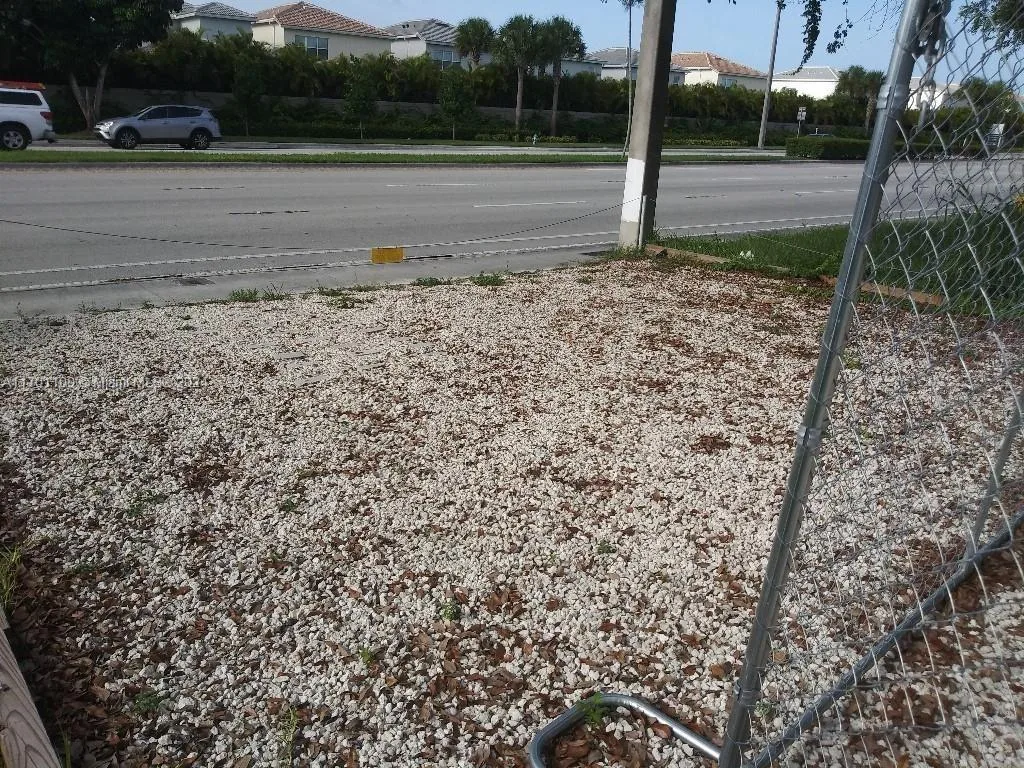 Pembroke Rd, West Park FL 33023 photo 3