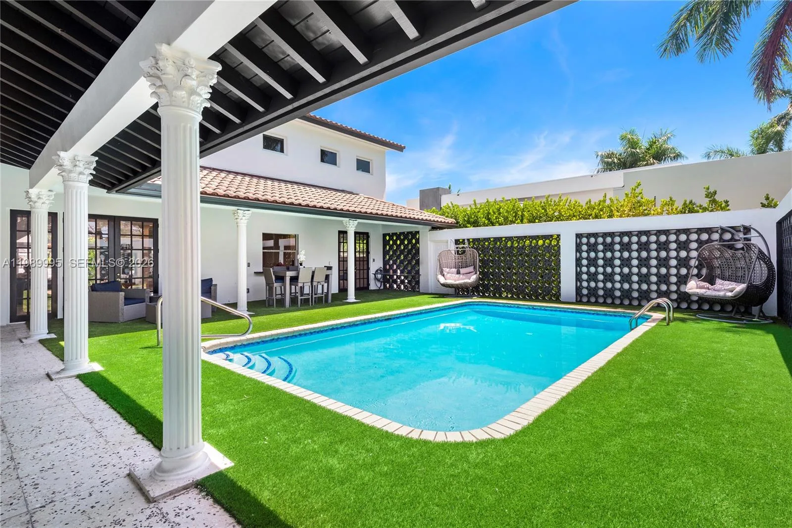 472 Sunset Dr, Hallandale Beach, FL 33009 photo 3