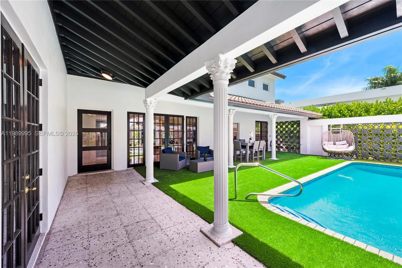 472 Sunset Dr, Hallandale Beach, FL 33009 photo 4
