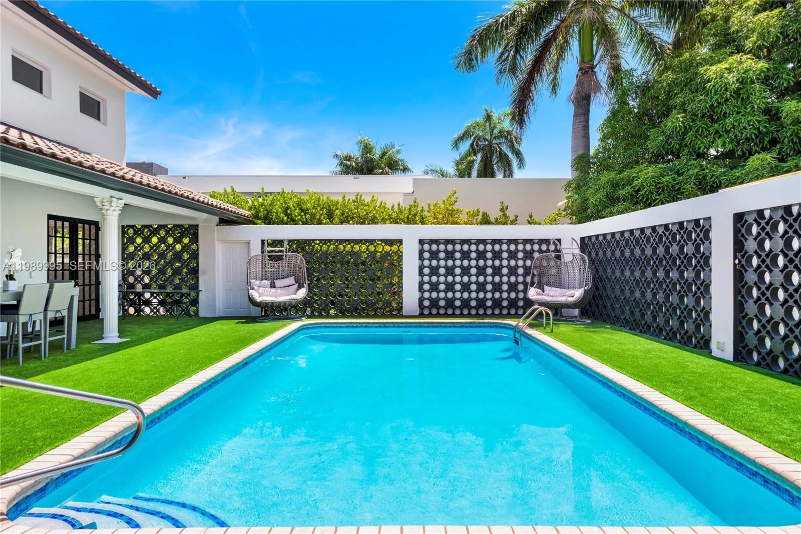 472 Sunset Dr, Hallandale Beach, FL 33009 photo 5