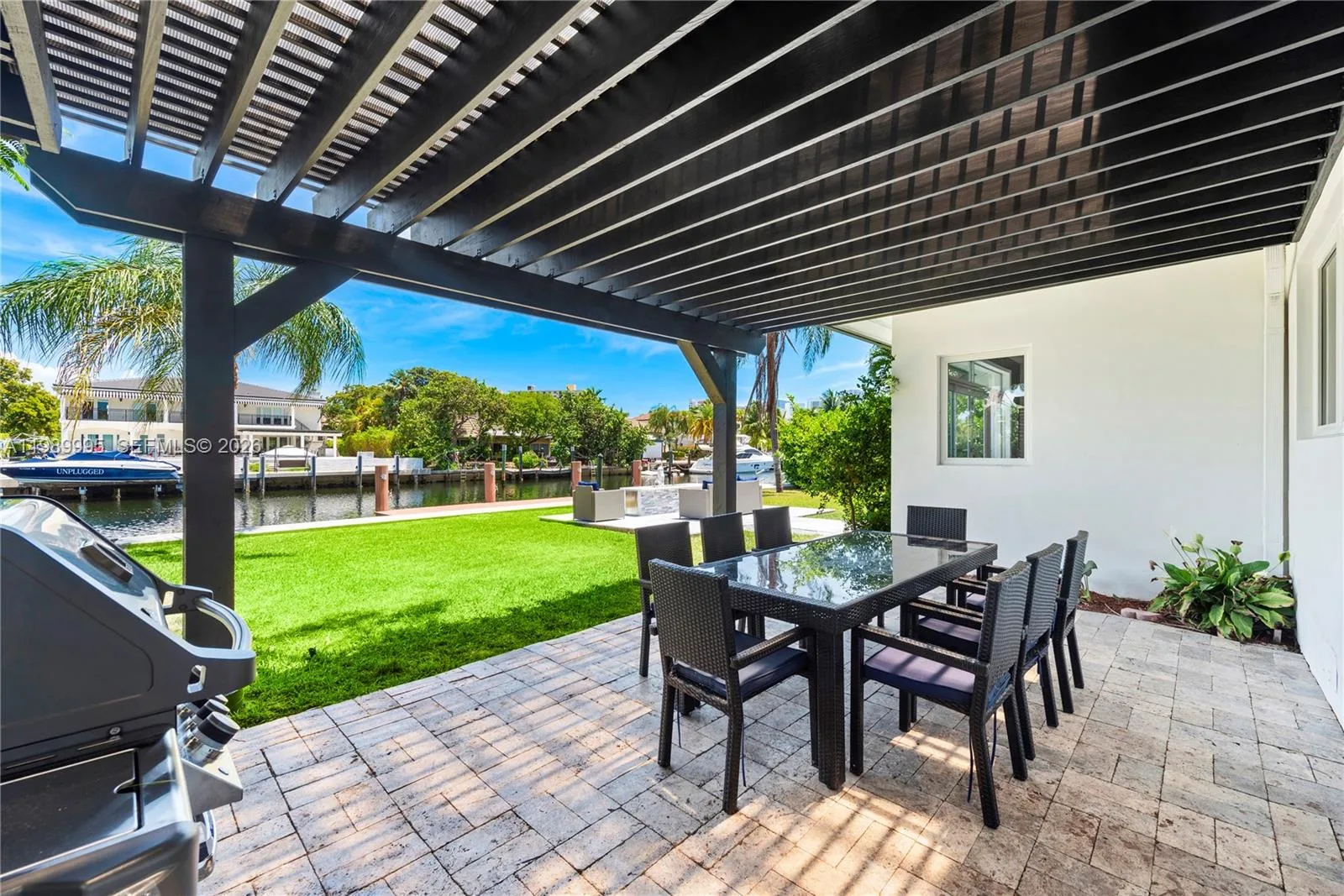 472 Sunset Dr, Hallandale Beach, FL 33009 photo 8