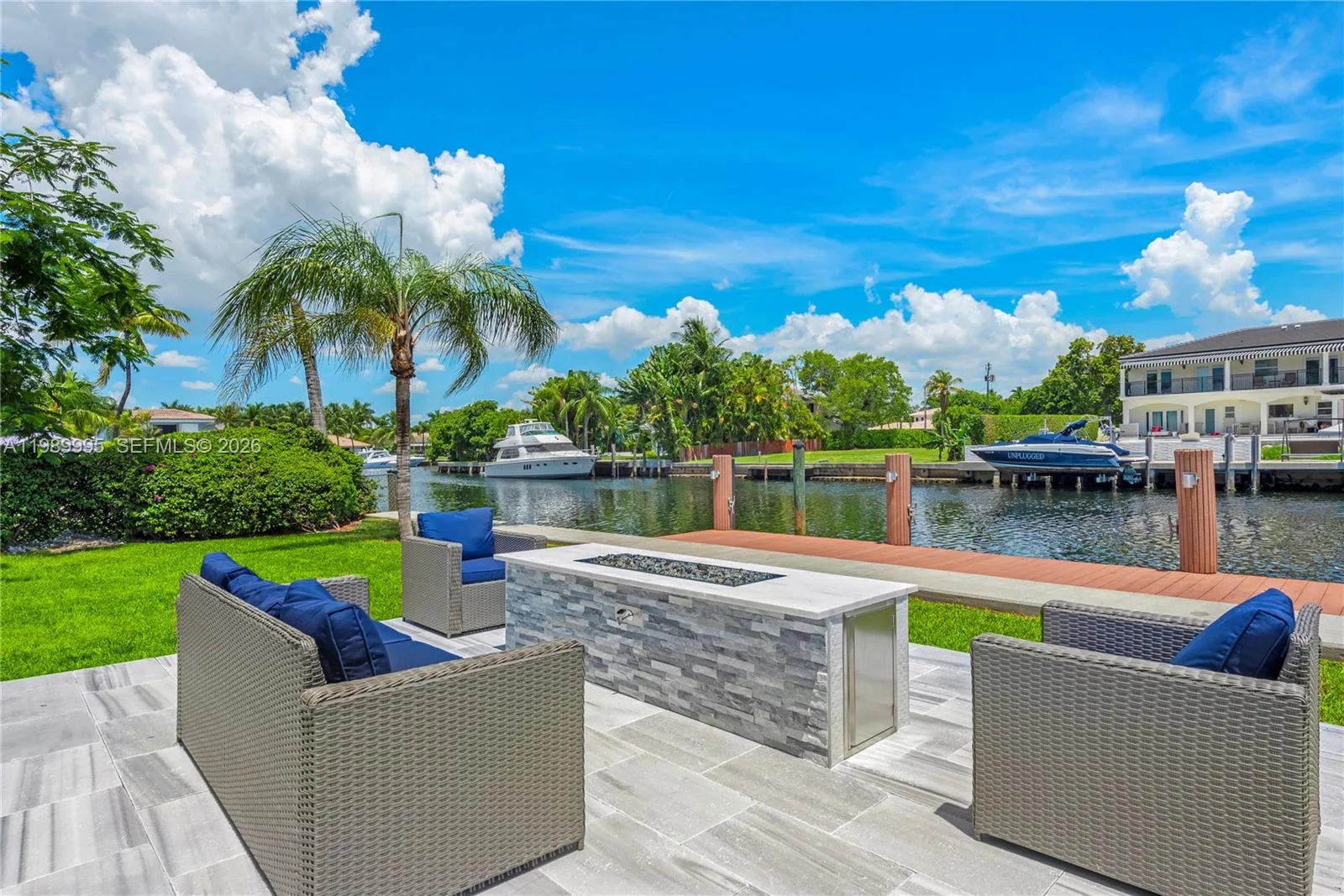 472 Sunset Dr, Hallandale Beach, FL 33009 photo 9