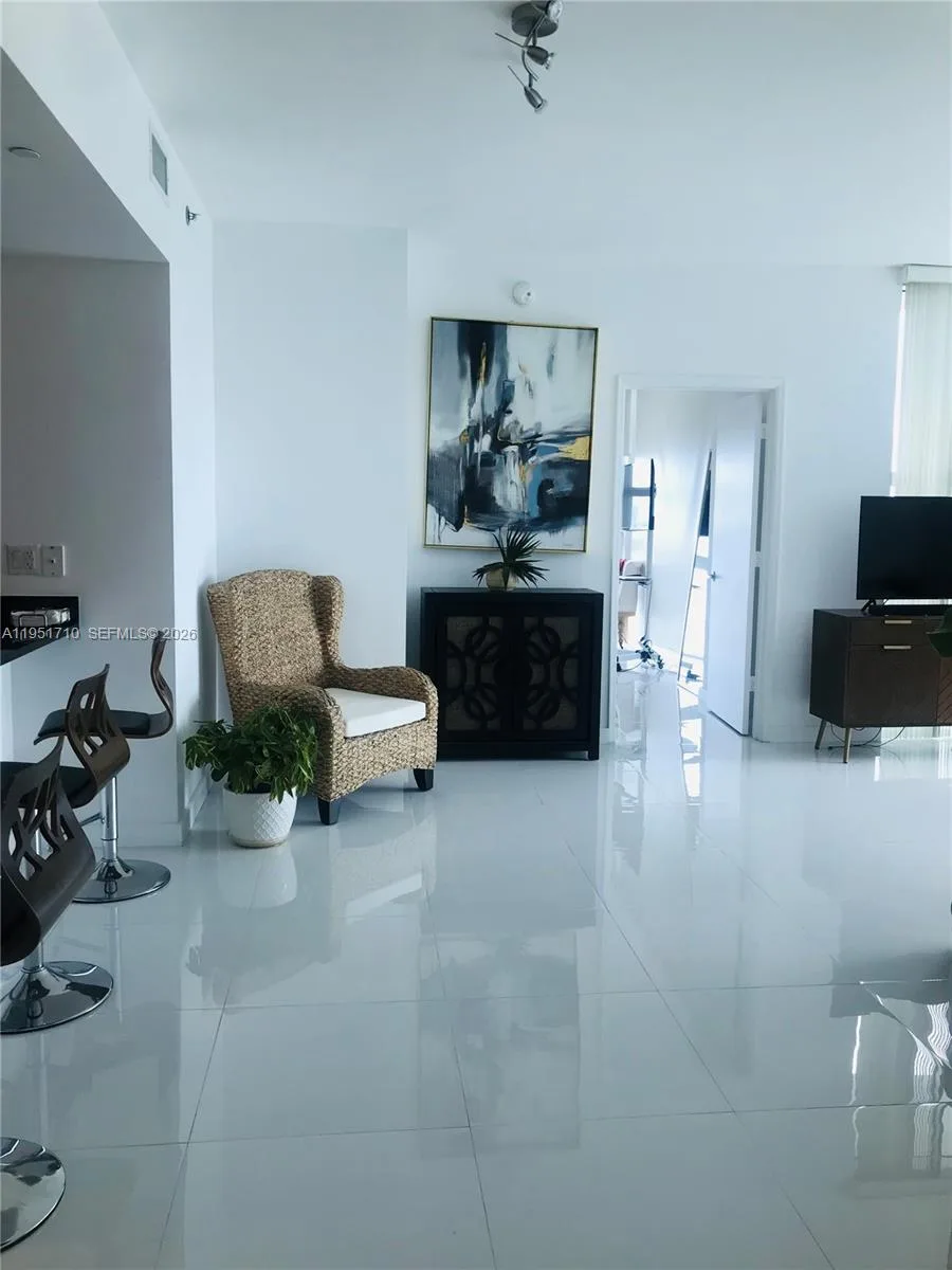 951 Brickell Ave # 2410, Miami, FL 33131 photo 2