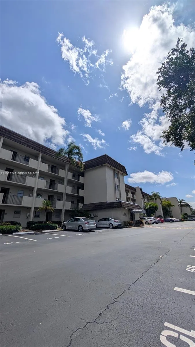 6080 NW 44th St # 305, Lauderhill, FL 33319 photo 2