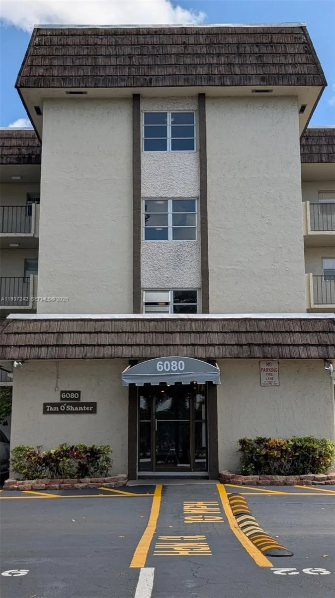 6080 NW 44th St # 305, Lauderhill, FL 33319 photo 3