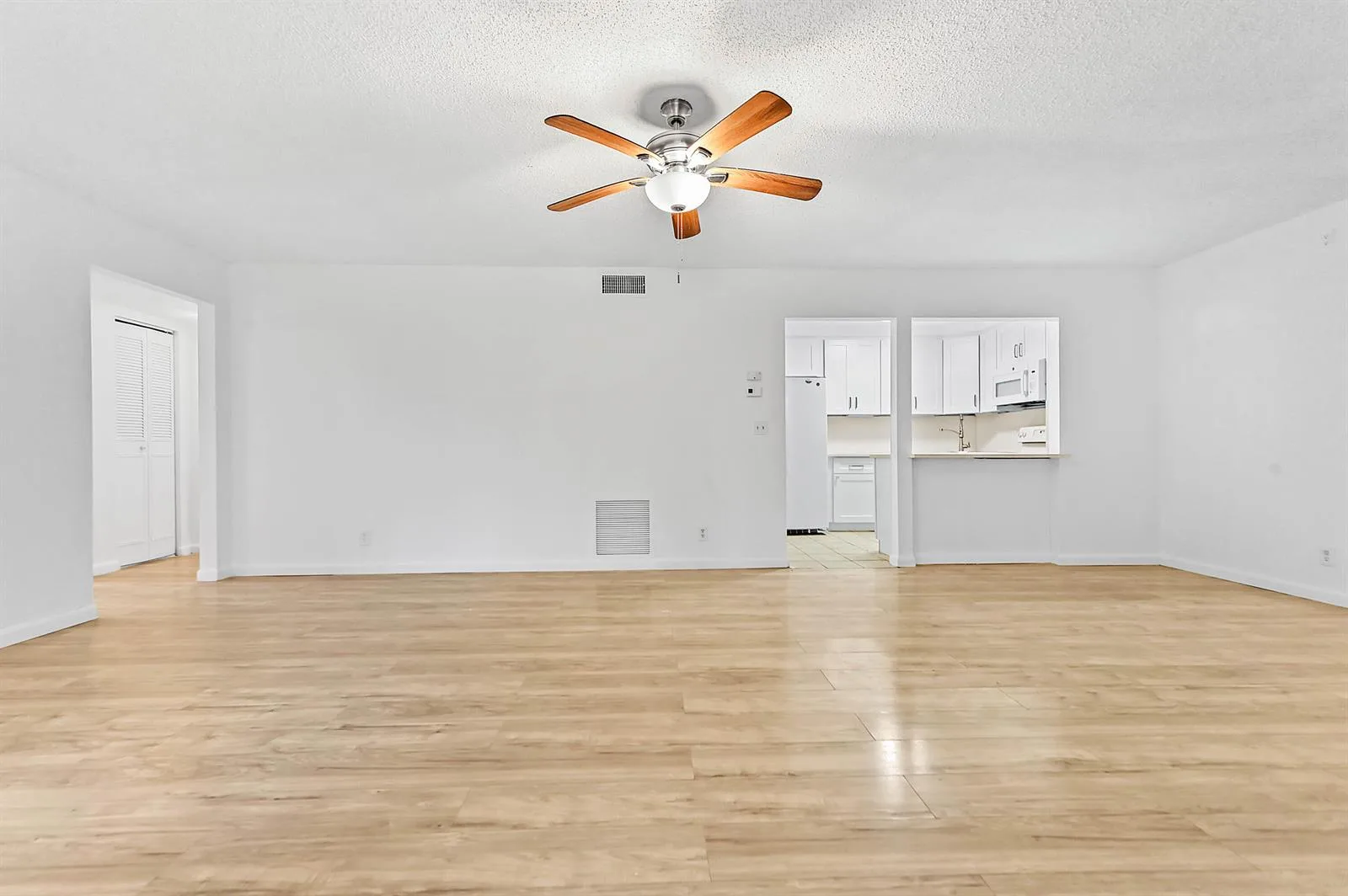 319 Knotty Pine Circle # C-1, FL 33463 photo 5