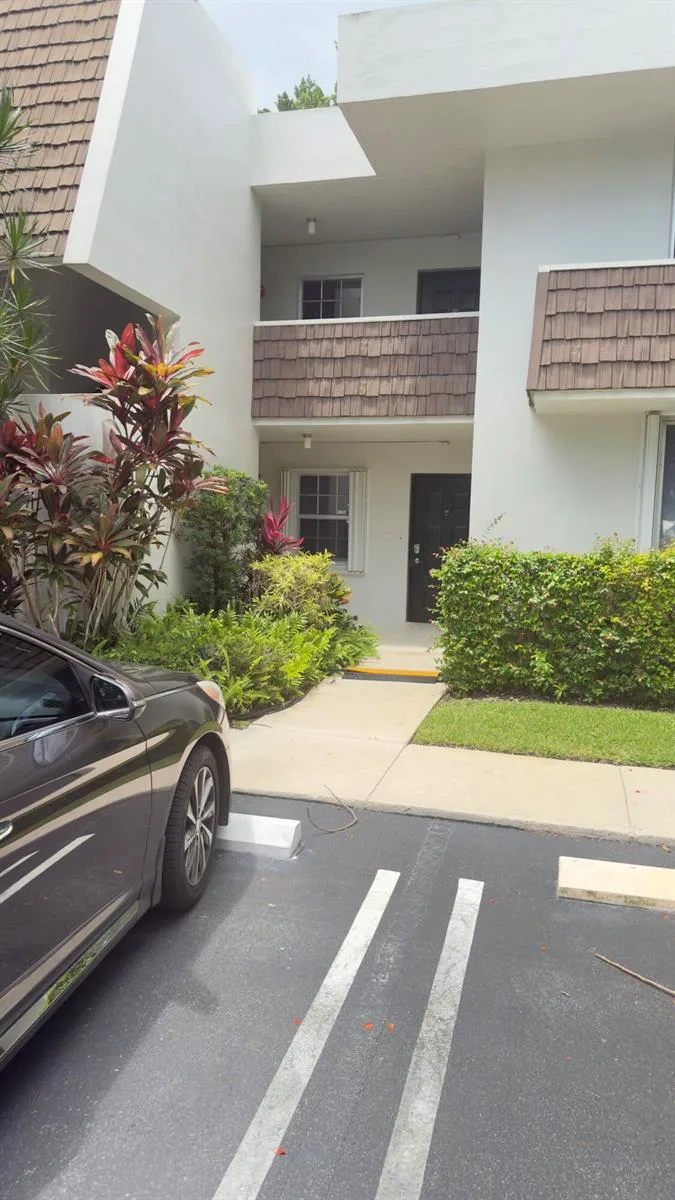 4031 N Cypress Drive # 101, Pompano Beach, FL 33069