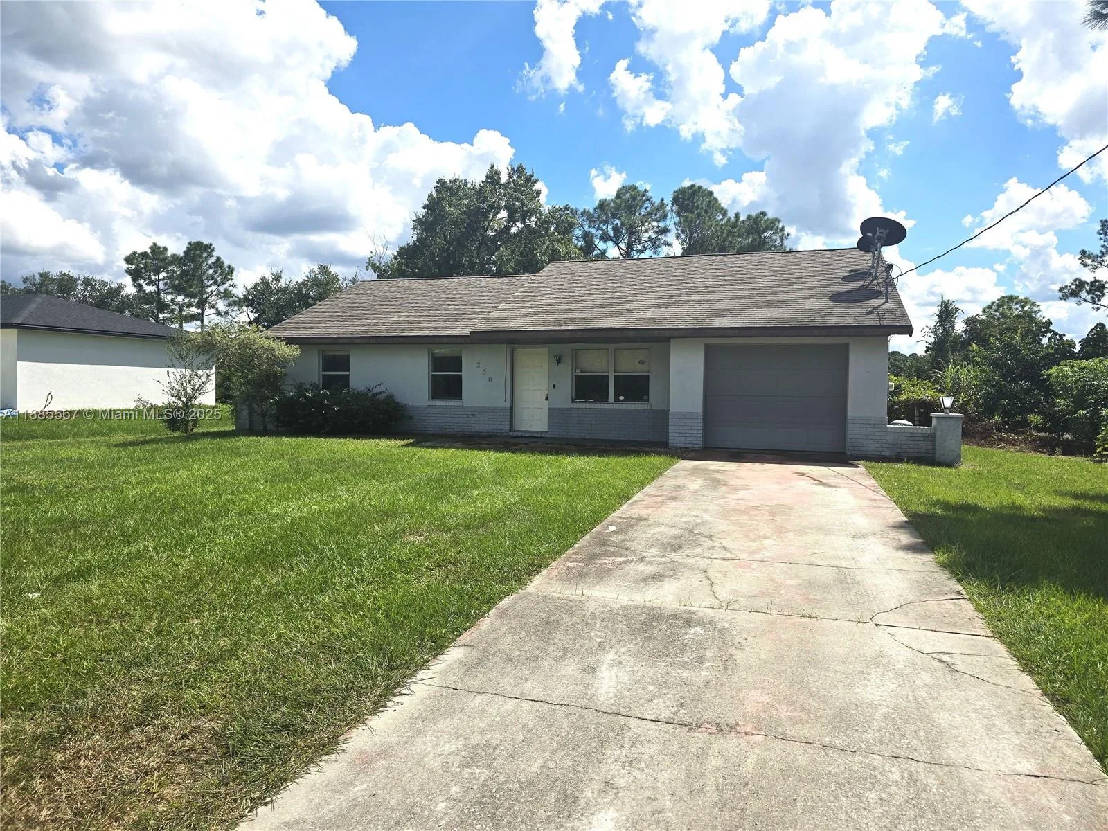 250 Tanager Avenue, Sebring, FL 33870 photo 2