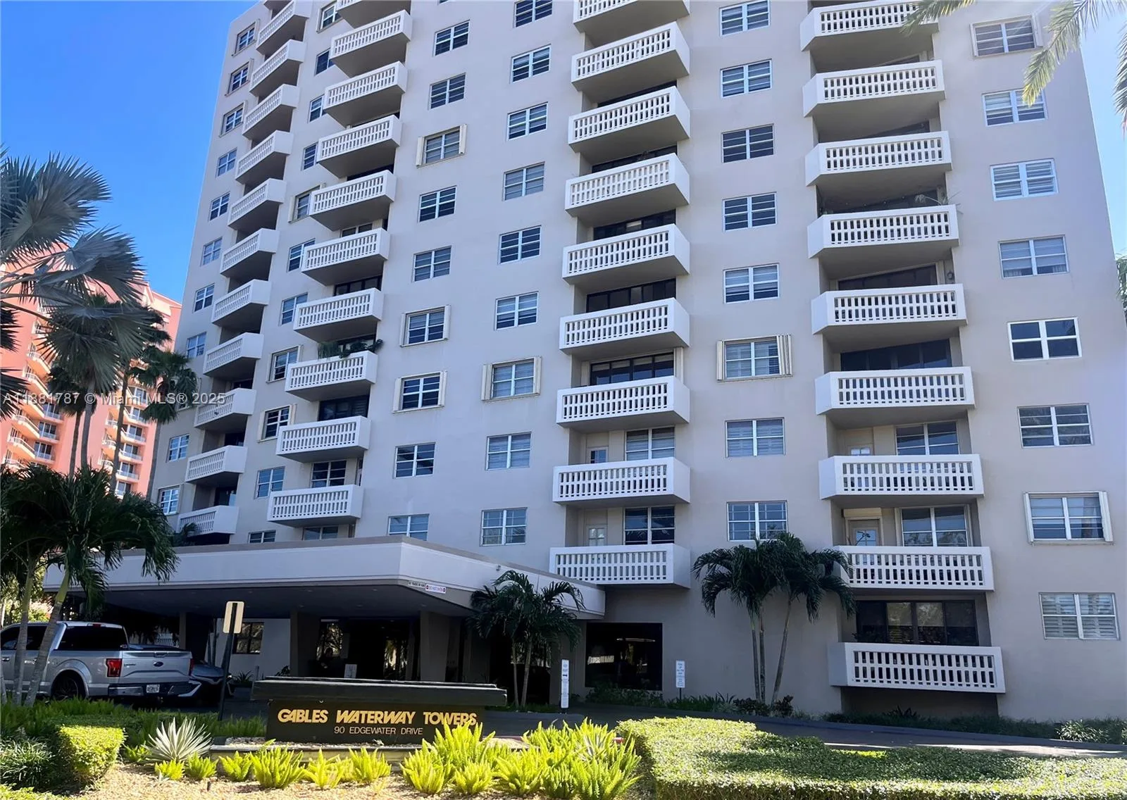 90 Edgewater Dr # 212, Coral Gables, FL 33133