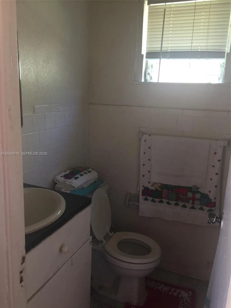 22 SW 11th St, Dania Beach, FL 33004 photo 2
