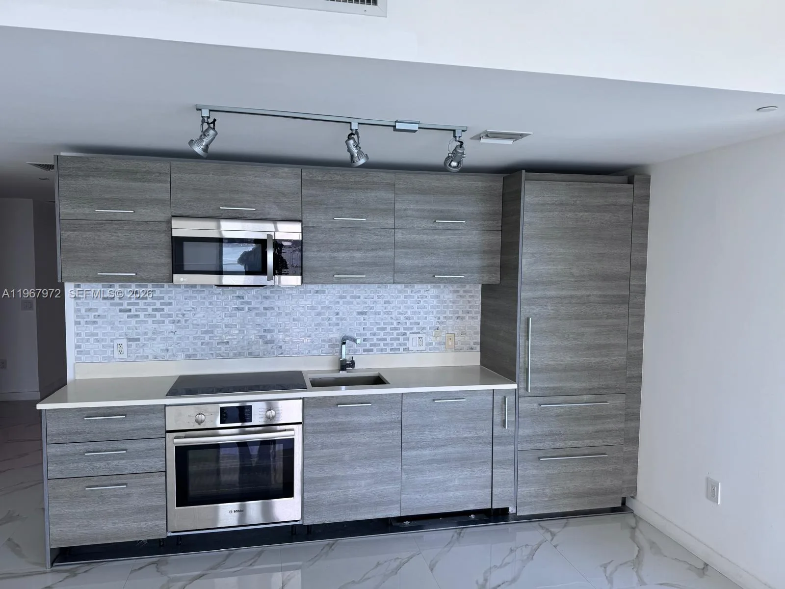 650 NE 32nd St # 2507, Miami, FL 33137 photo 13