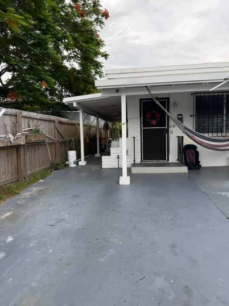 2137 NW 1st Terrace # #back, FL 33125