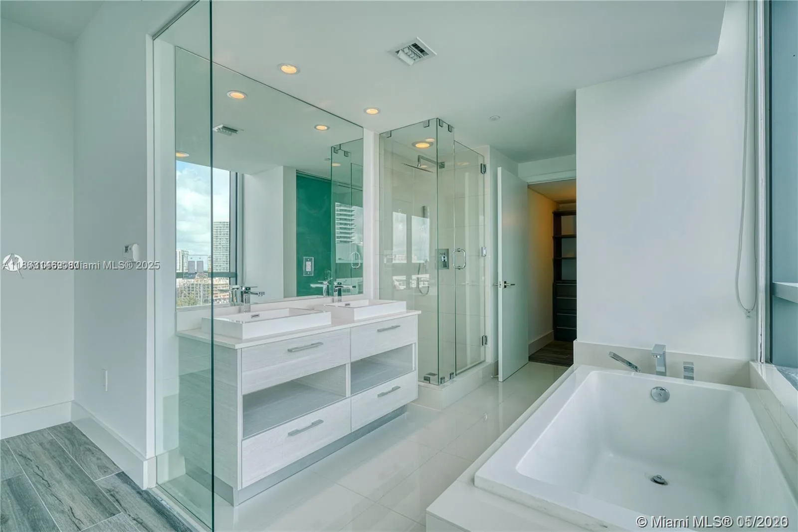 650 NE 32nd St # 1208, Miami, FL 33137 photo 11