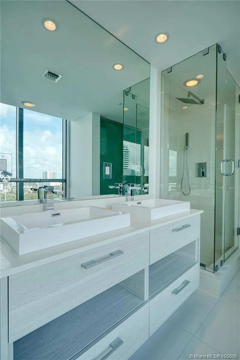 650 NE 32nd St # 1208, Miami, FL 33137 photo 9