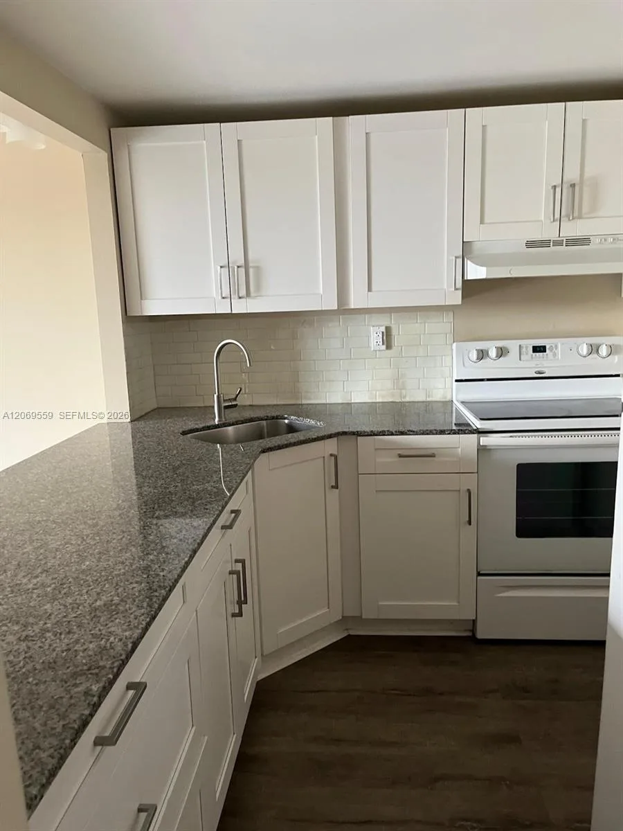 4550 NW 9th St # 701E, Miami, FL 33126