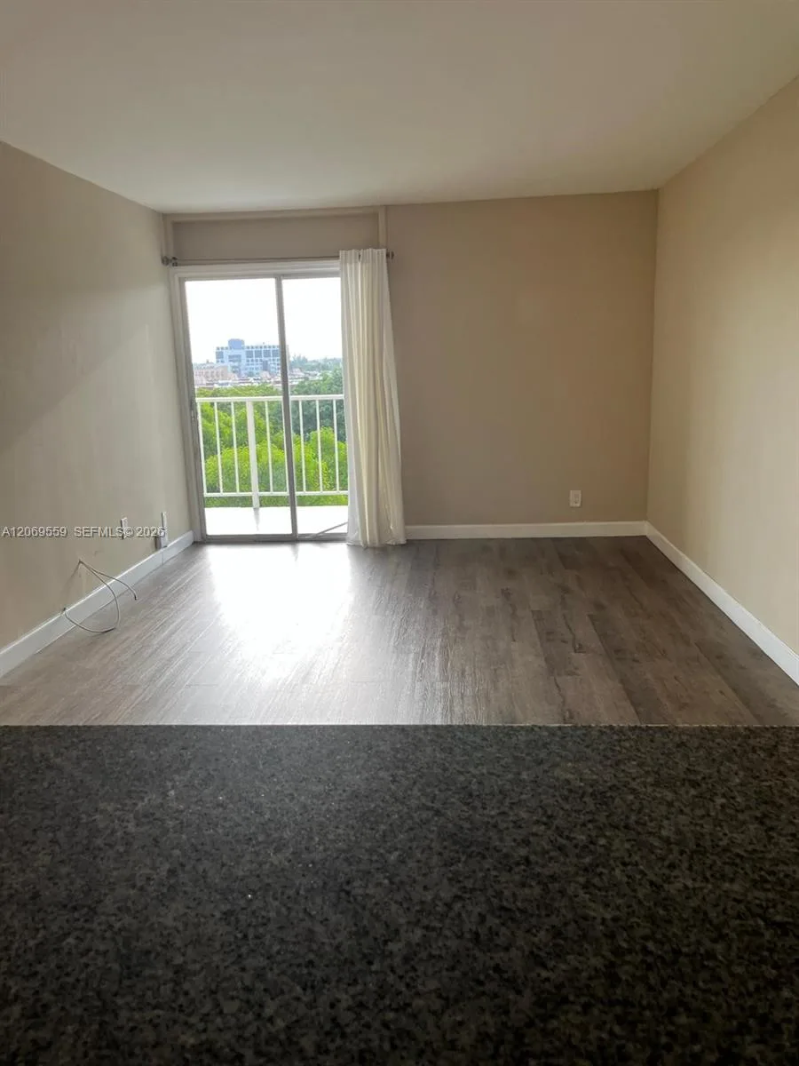 4550 NW 9th St # 701E, Miami, FL 33126 photo 2