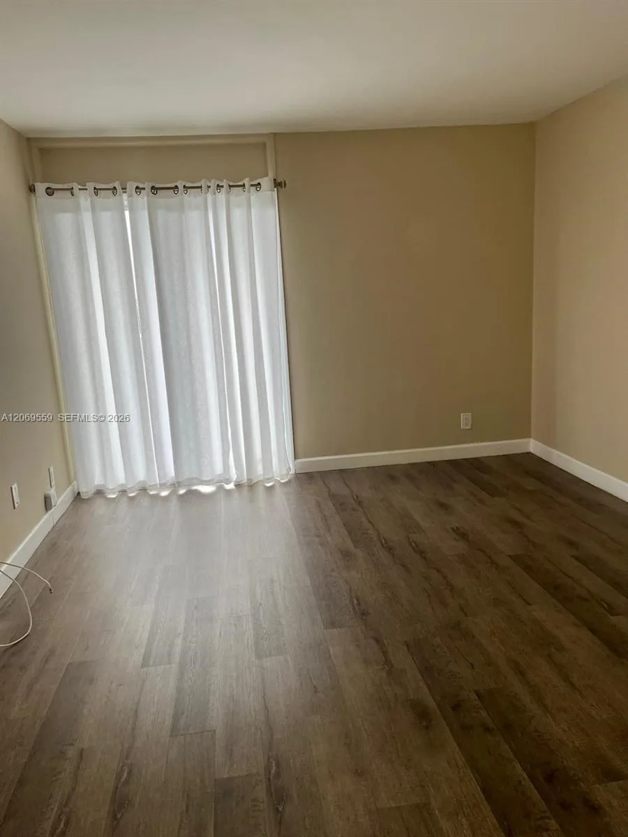 4550 NW 9th St # 701E, Miami, FL 33126 photo 4