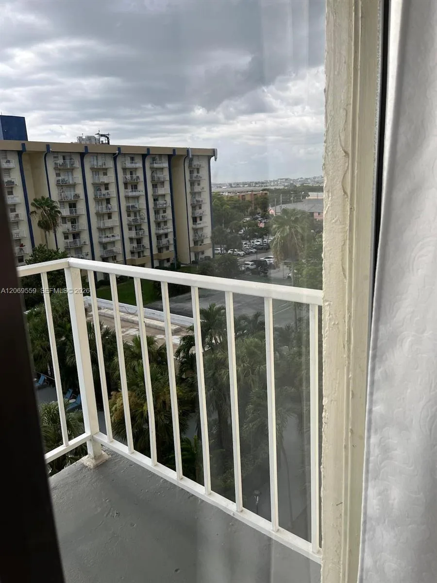 4550 NW 9th St # 701E, Miami, FL 33126 photo 7