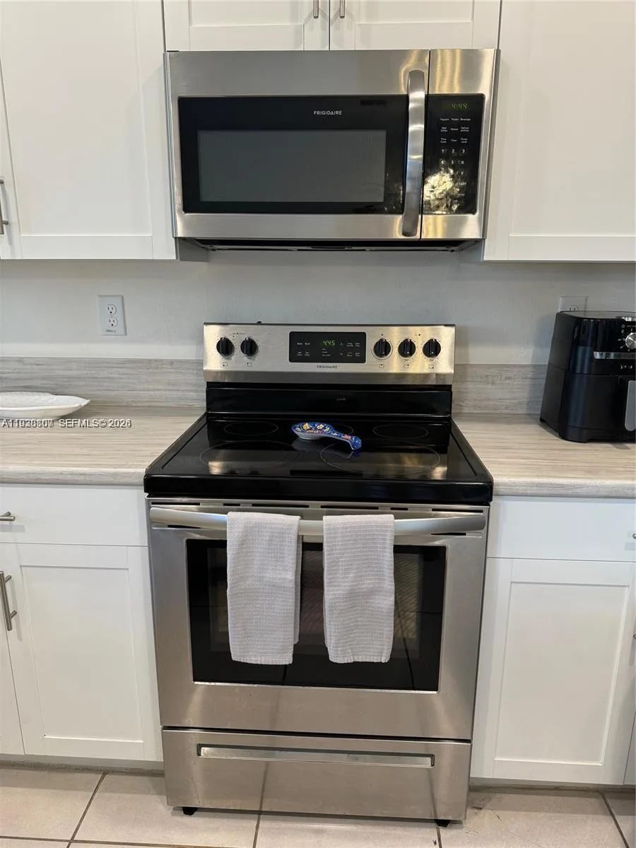 21441 NE 3rd Pl, Miami, FL 33179 photo 2