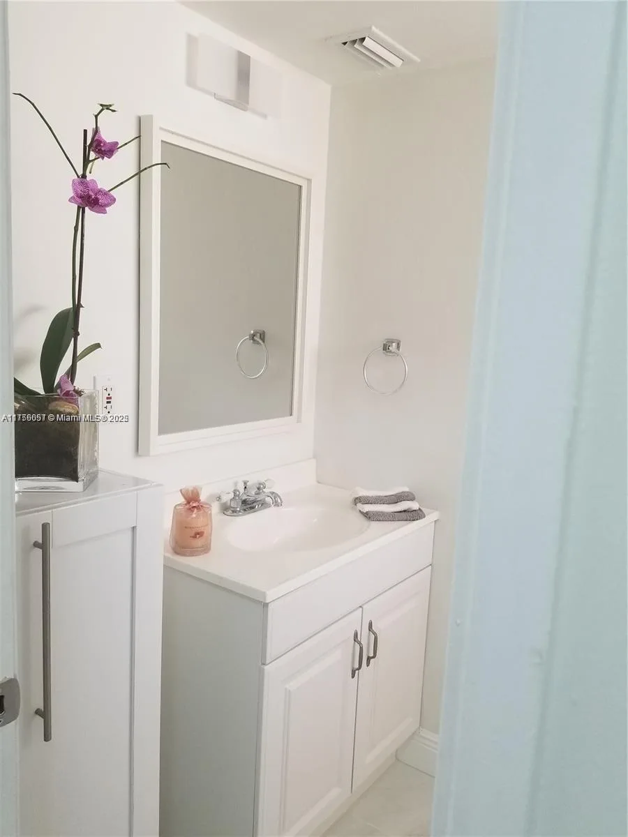 1670 NE 191st St # 404-3, Miami, FL 33179 photo 5