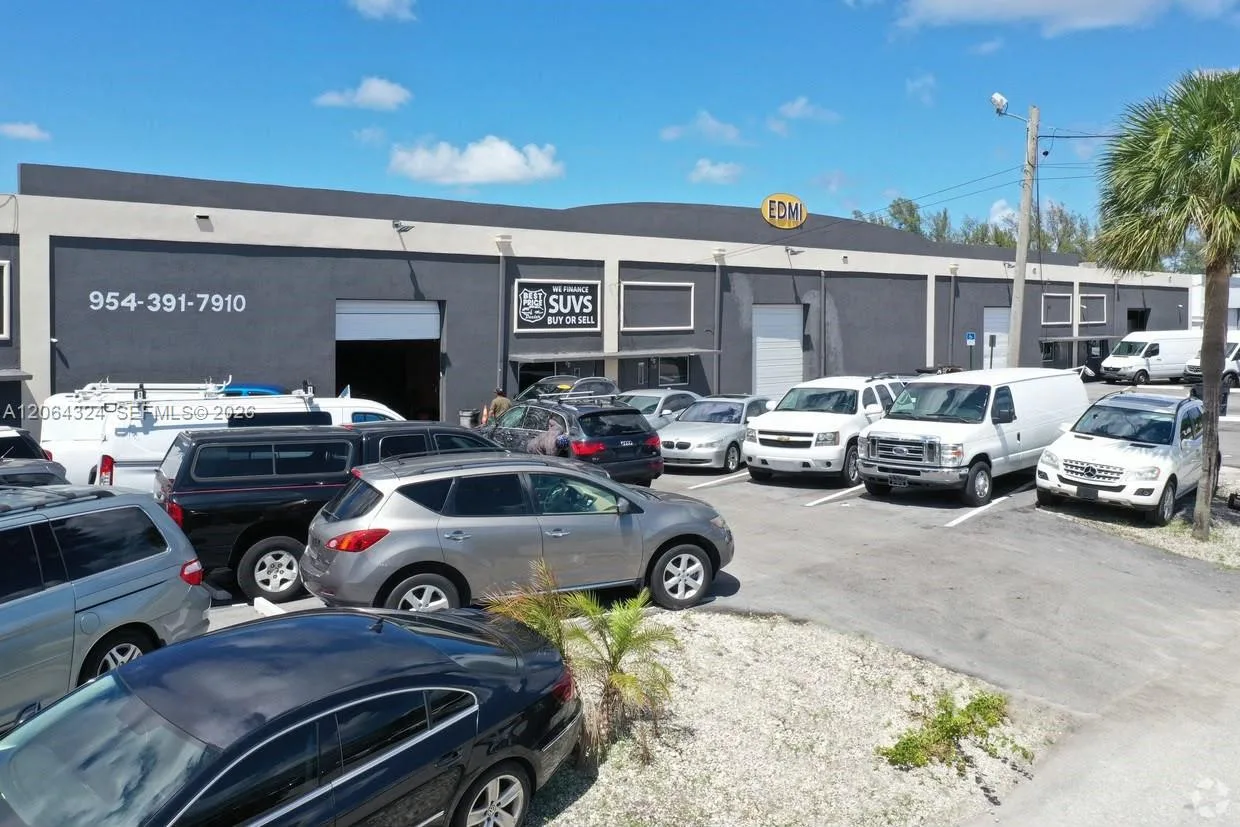 1063 NW 1st Ct, Hallandale Beach, FL 33009
