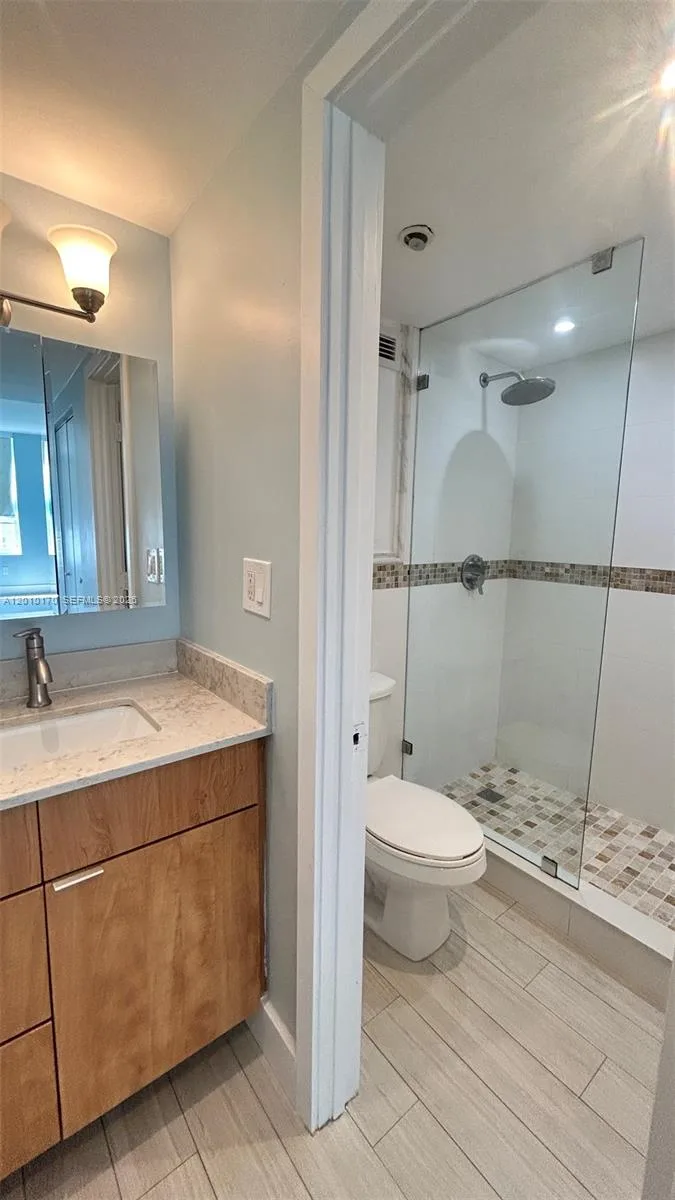 2899 Collins Ave # 724, Miami Beach, FL 33140 photo 9