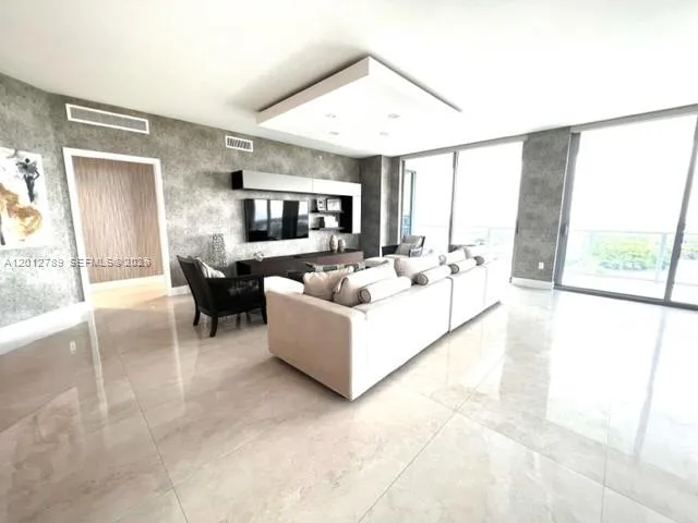 17111 Biscayne Blvd # 2102, North Miami Beach, FL 33160 photo 8