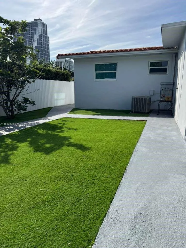 2943 SW 36th Ave # STUDIO, Miami, FL 33133 photo 7