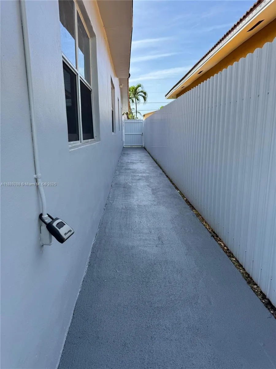 2943 SW 36th Ave # STUDIO, Miami, FL 33133 photo 8