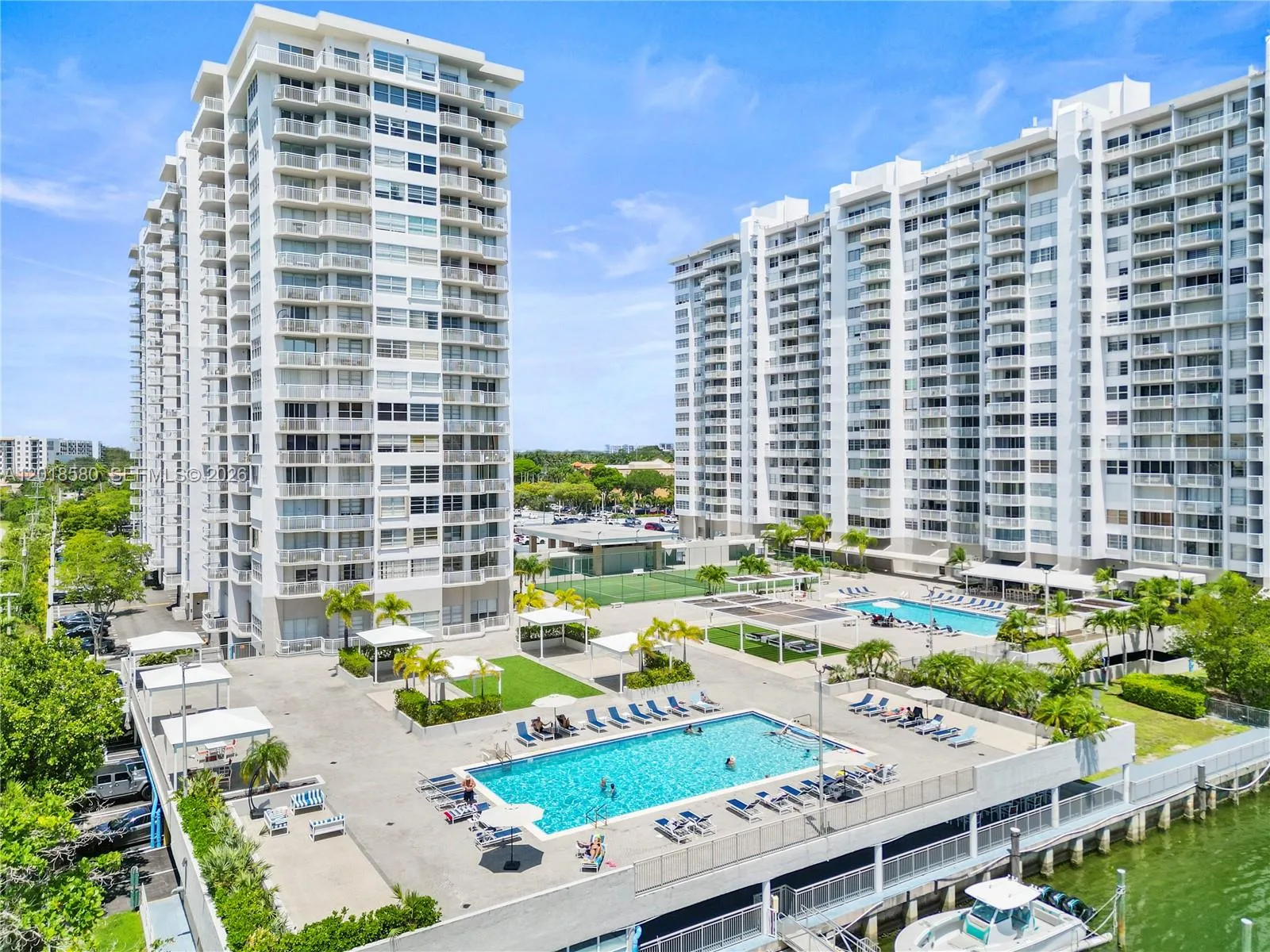 18011 Biscayne Blvd # 705, Aventura, FL 33160 photo 2