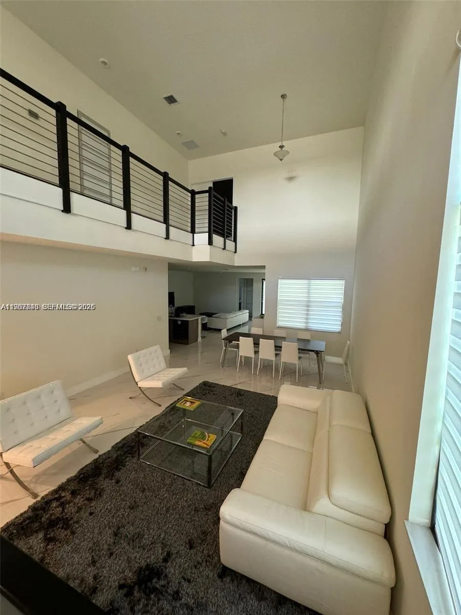 10376 NW 76th Ter, Doral, FL 33178 photo 4