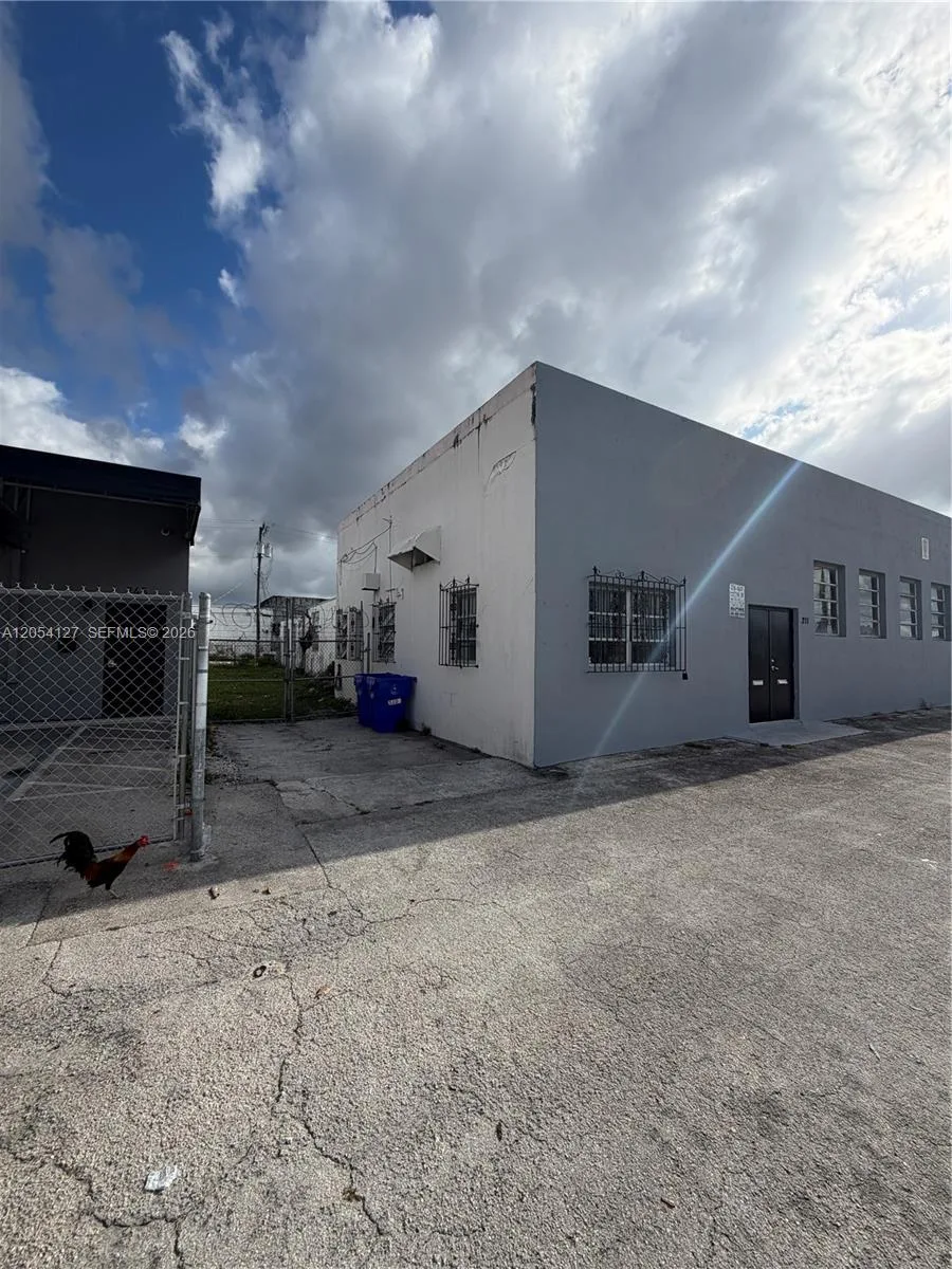 211 W 22nd St, Hialeah, FL 33010 photo 2