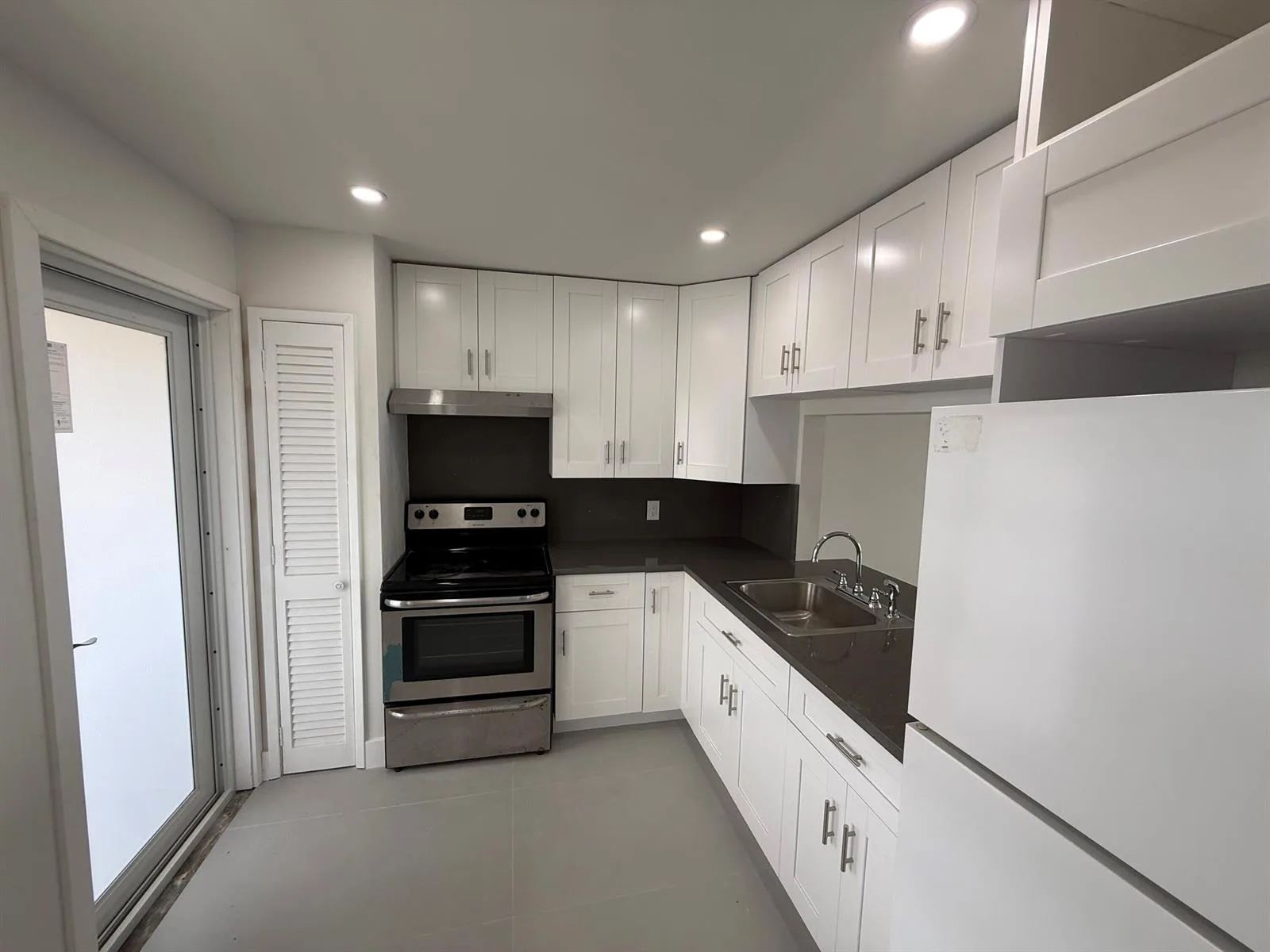 1300 NE 191st Street # A305, Miami, FL 33179