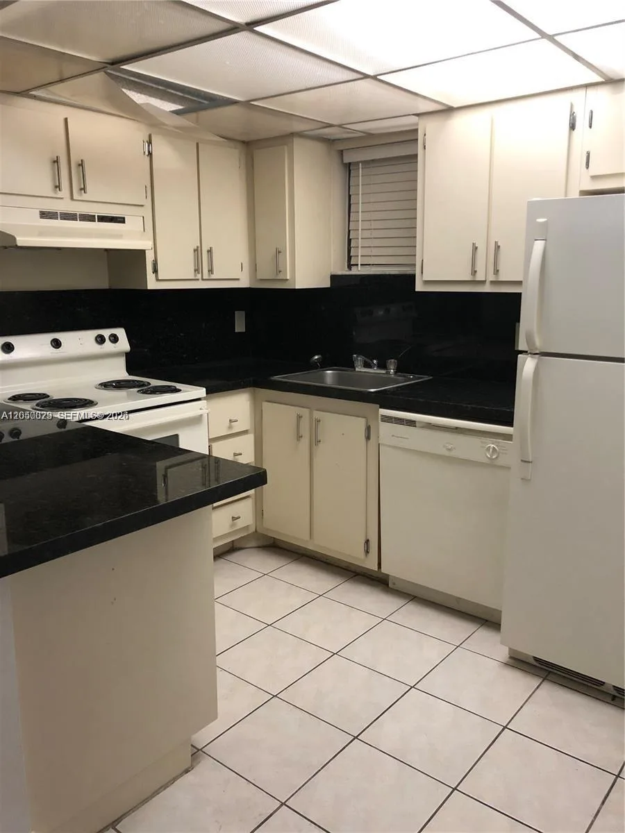 8290 Lake Dr # 349, Doral, FL 33166