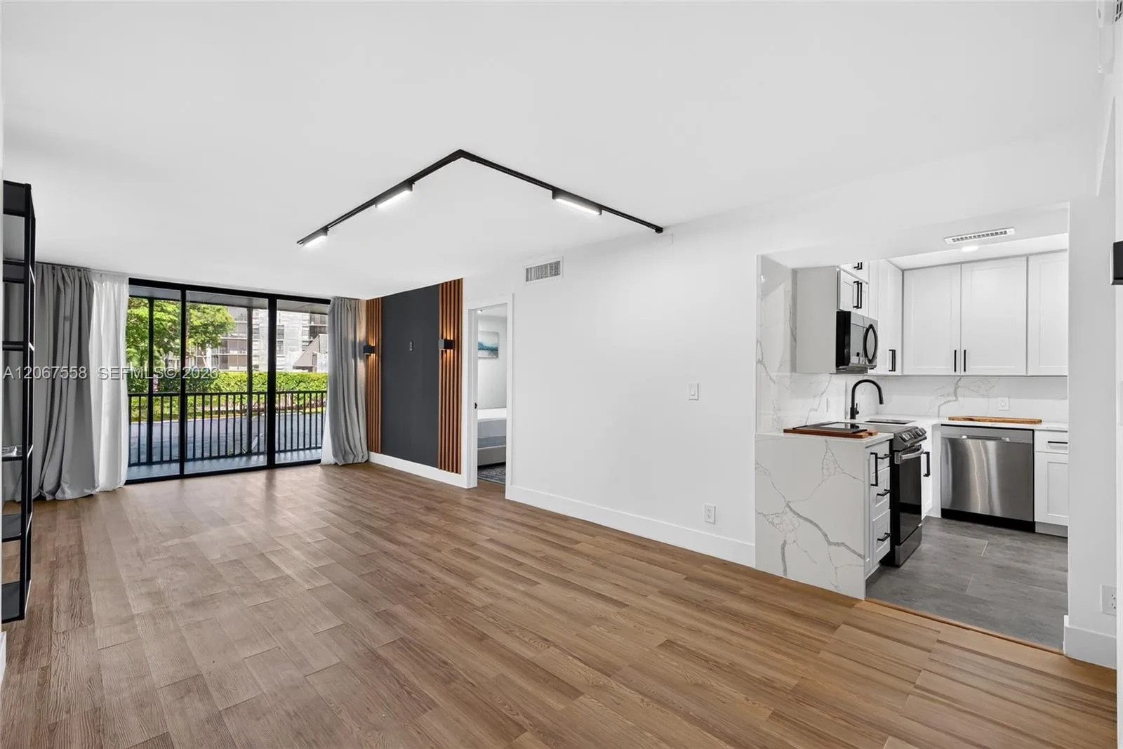 3301 N Country Club Dr # 101, Aventura, FL 33180